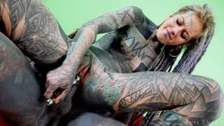 Неформальная парочка умело трахается